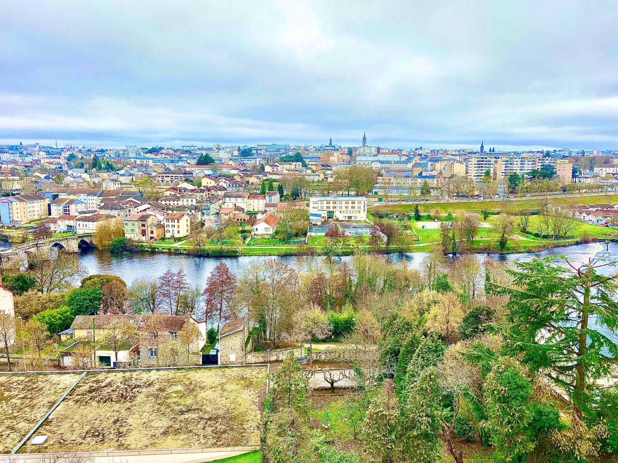 リモージュLe Panoramique, Splendide Avec Vue Sur La Vienneアパートメント エクステリア 写真